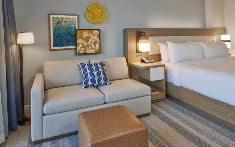 Rainbow Tower King room with Sofa bed and woven hassock