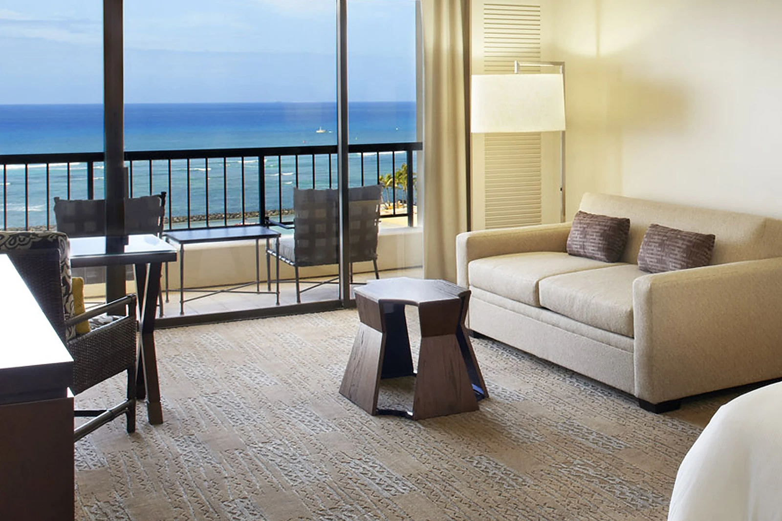 Ali’i Ocean Front with 1 King Bed