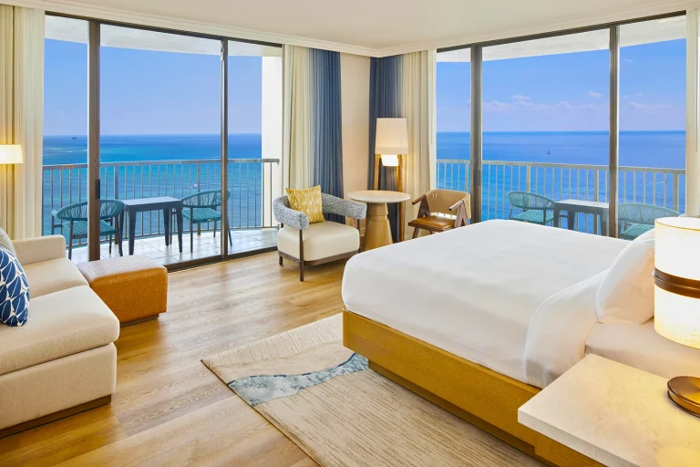 Rainbow Kai Ocean Front Corner 1 King Bedroom