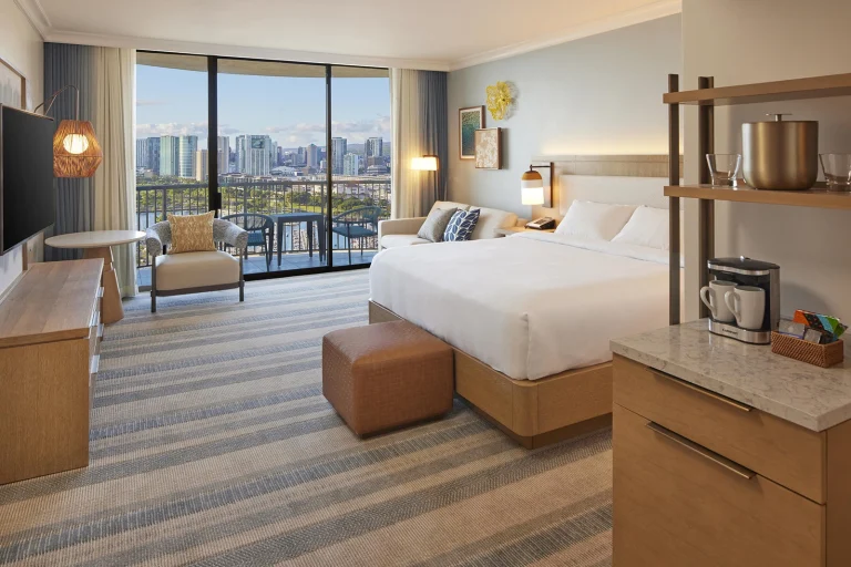 Rainbow Kai Ocean View King Bed Room